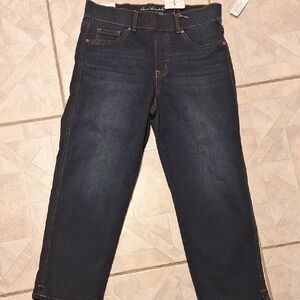 q Womens Blue Stretch Deim Capris Size 8.  NWT